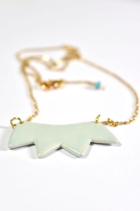 Collier en céramique couleur menthe