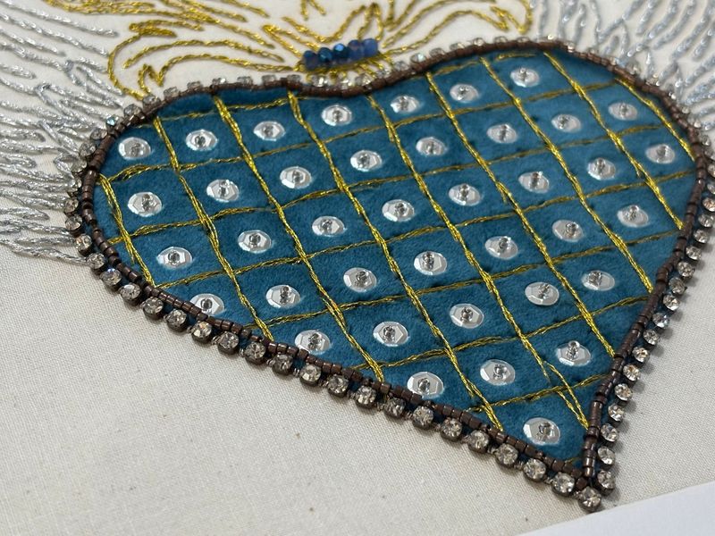 Tableau brodé cœur velours bleu