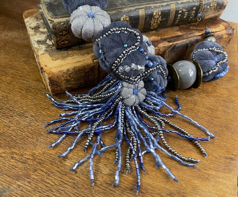 Collier en  tissus et perles