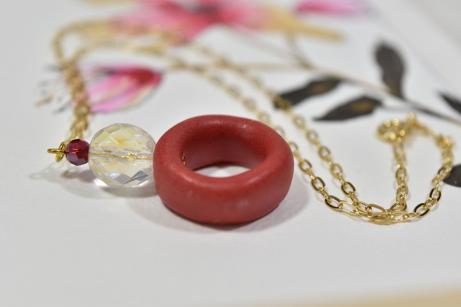 Collier ras de cou plaqué or et céramique