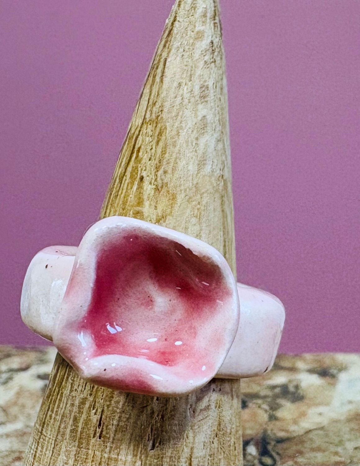Bague en céramique rose