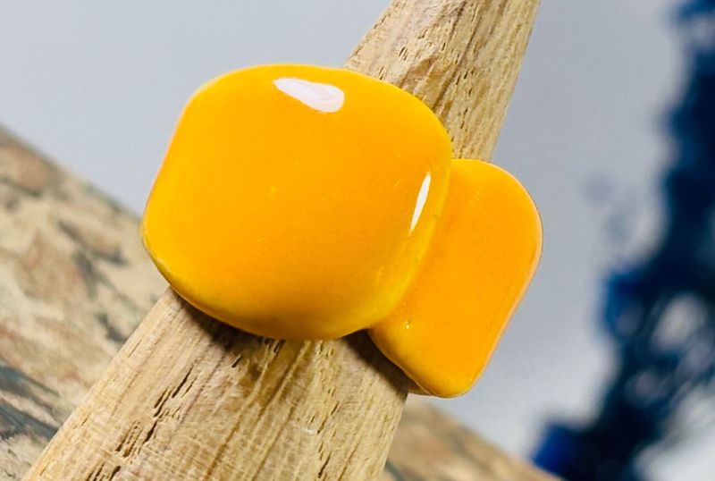 Bague en céramique jaune canari