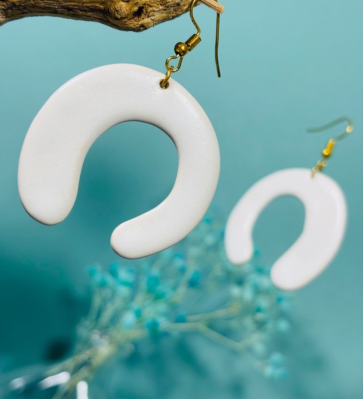 Boucles d'oreilles en céramique blanc mat