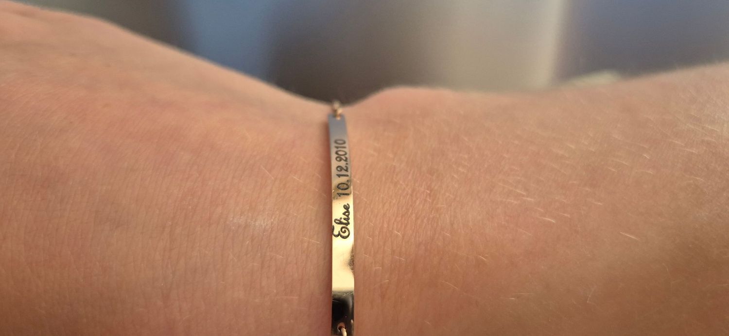 Armbandje zilverkleur