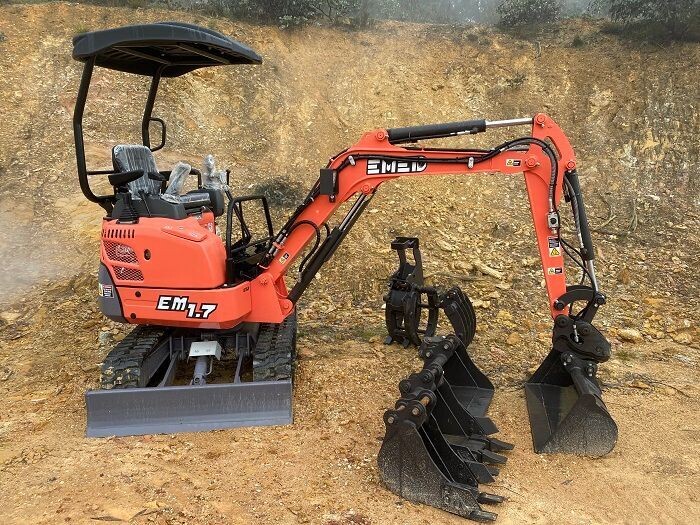 Mini Excavator 1.7 Ton EM1.7 with Yanmar engine, pilot side controls, hydraulic quick hitch plus free attachments
