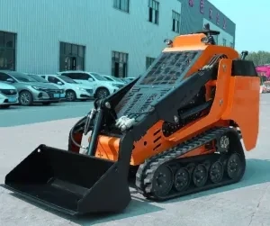 1.7 Tonne mini tracked skid steer with Kubota Engine & 4 in 1 bucket.