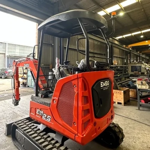 Excavator 2.5 Tonne with Yanmar engine, swing boom, pilot side controls Plus free attachments
