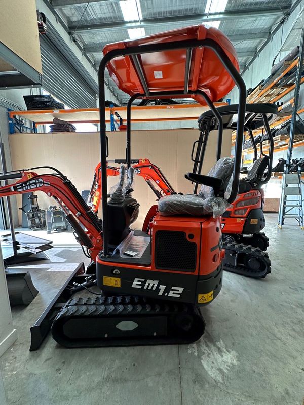 Excavator & Trailer Package 1Ton Mini Excavator EM1.2 with Aluminium Trailer, Rock Breaker & Auger Plus Free Attachments