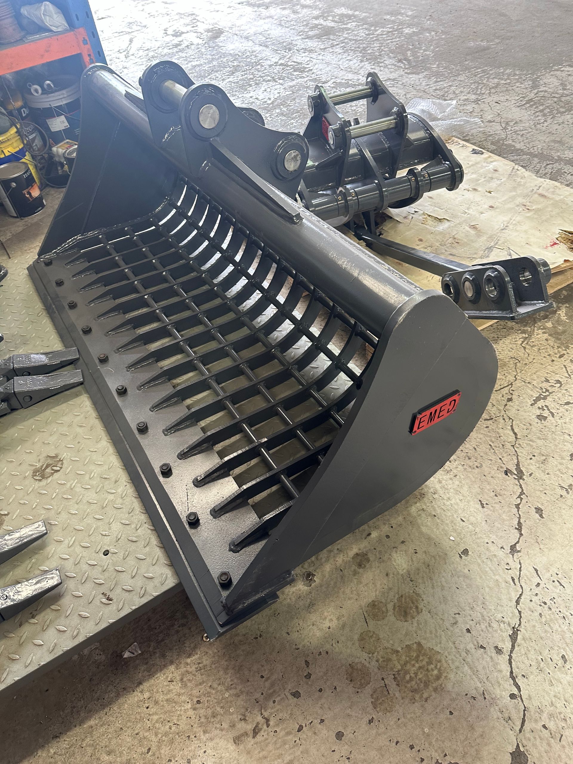 Sieve/Skeleton Bucket  with teeth 1500mm suits all makes & models 5 to 6.5 Ton