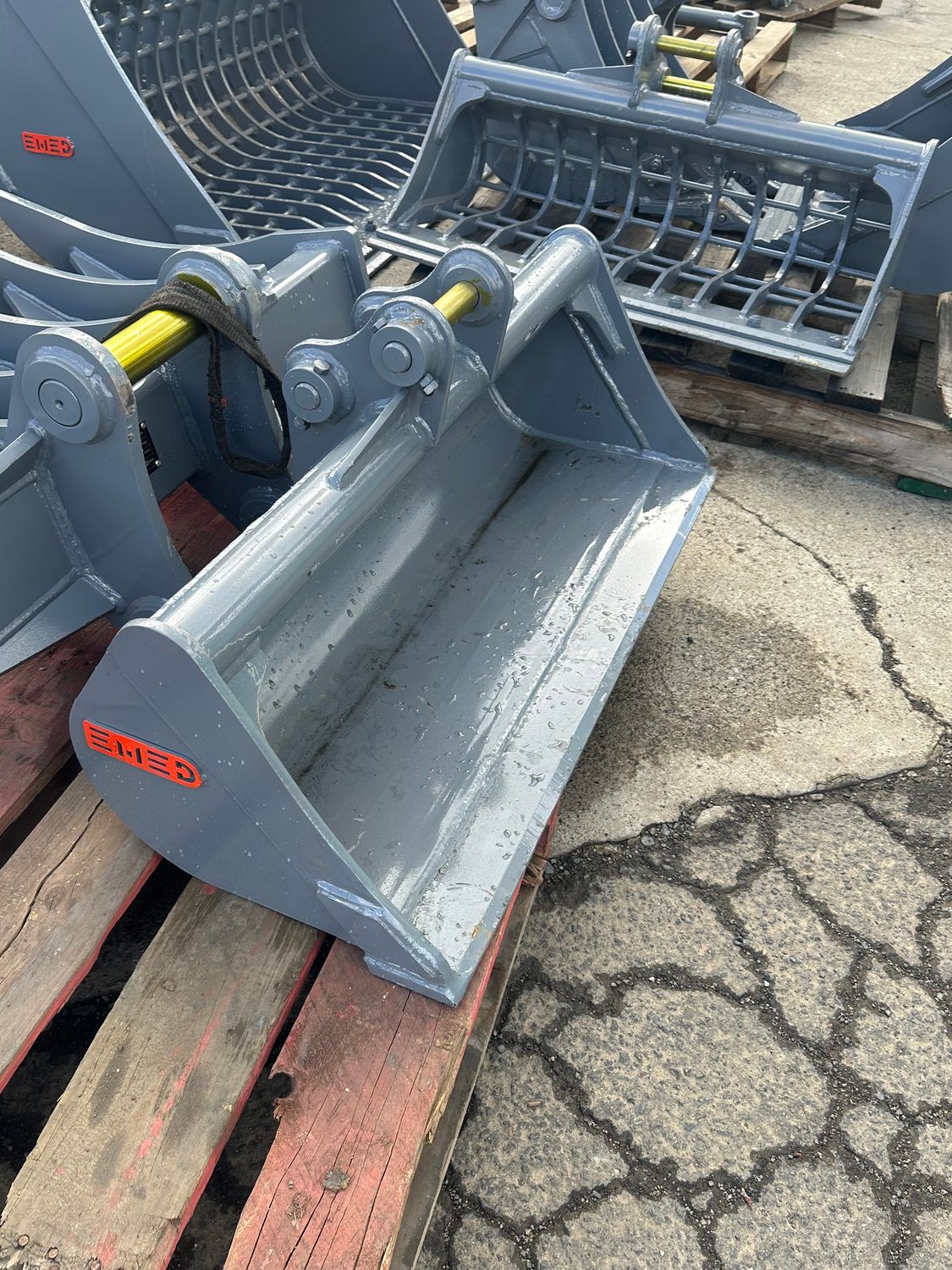 1000mm mud bucket – suits 1.5 - 2.5 tonne excavators Optional Bolt on Cutting Edge