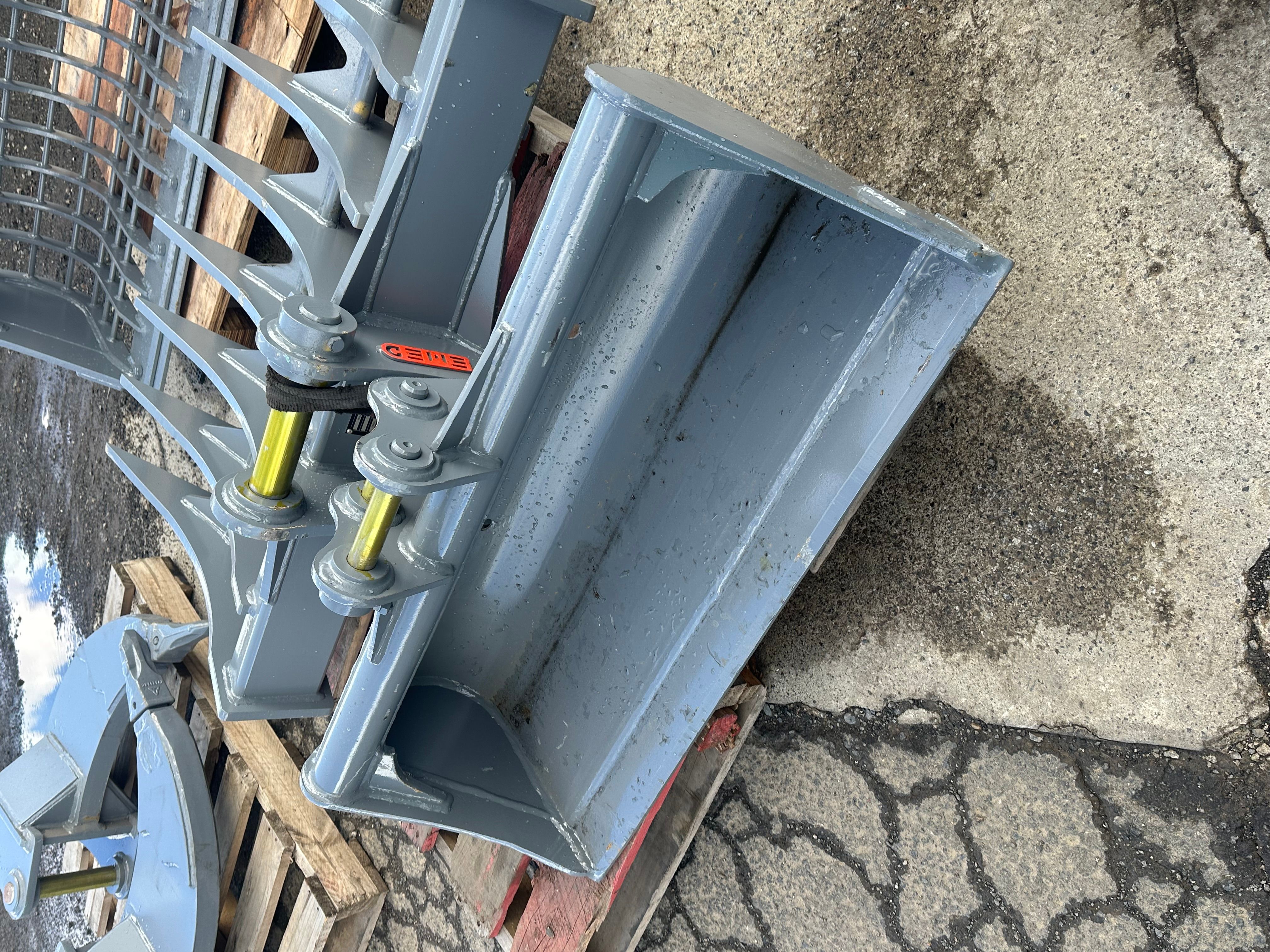 1000mm mud bucket – suits 1.5 - 2.5 tonne excavators Optional Bolt on Cutting Edge