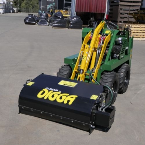 DIGGA MINI FORWARD/REVERSE BUCKET BROOM 1100MM FOR MINI LOADERS / MINI SKID STEER LOADERS