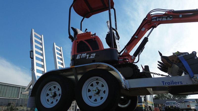 Mini Excavator 1 Ton & Trailer Package EM1.2 with Yanmar engine & Swing Boom Plus Free Attachments