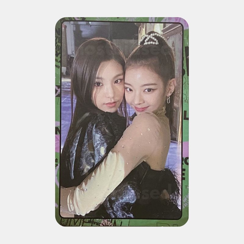 IT&#39;z ME Album - ITZY YEJI &amp; LIA