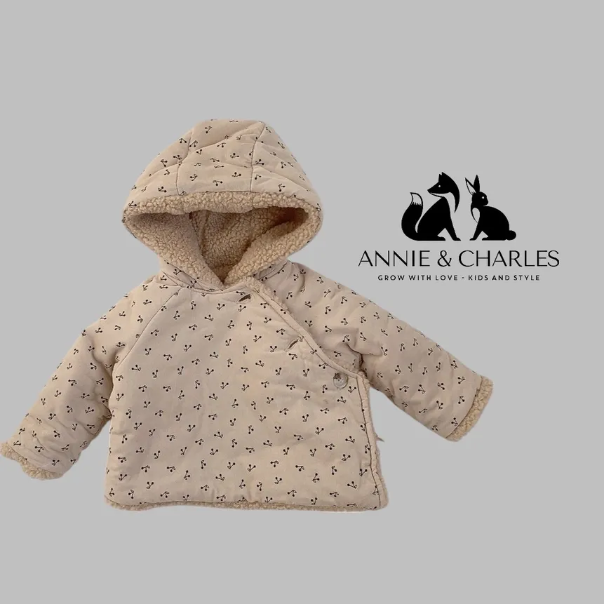 Annie & Charles® Veste en peau de mouton en coton doux - cerises beige