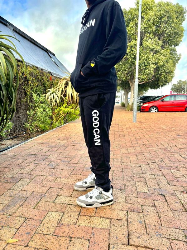 UNISEX ‘GOD CAN’ PRINTED SWEAT PANTS.