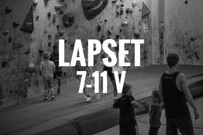 Lasten parkour tunnilla lapset leikkivät parkour peliä parkour syyskaudella.