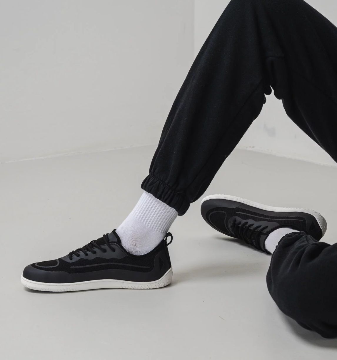 Be Lenka - Velocity | Barefoot Sneakers | Musta &amp; valkoinen