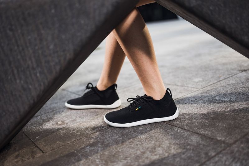 Sneakers | Be Lenka - Stride | Musta