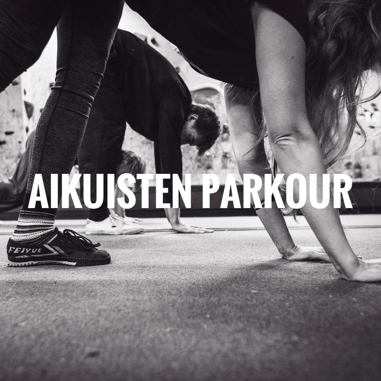 Aikuiset parkouraa Malmin Parkourkeskuksella syyskaudella 2025