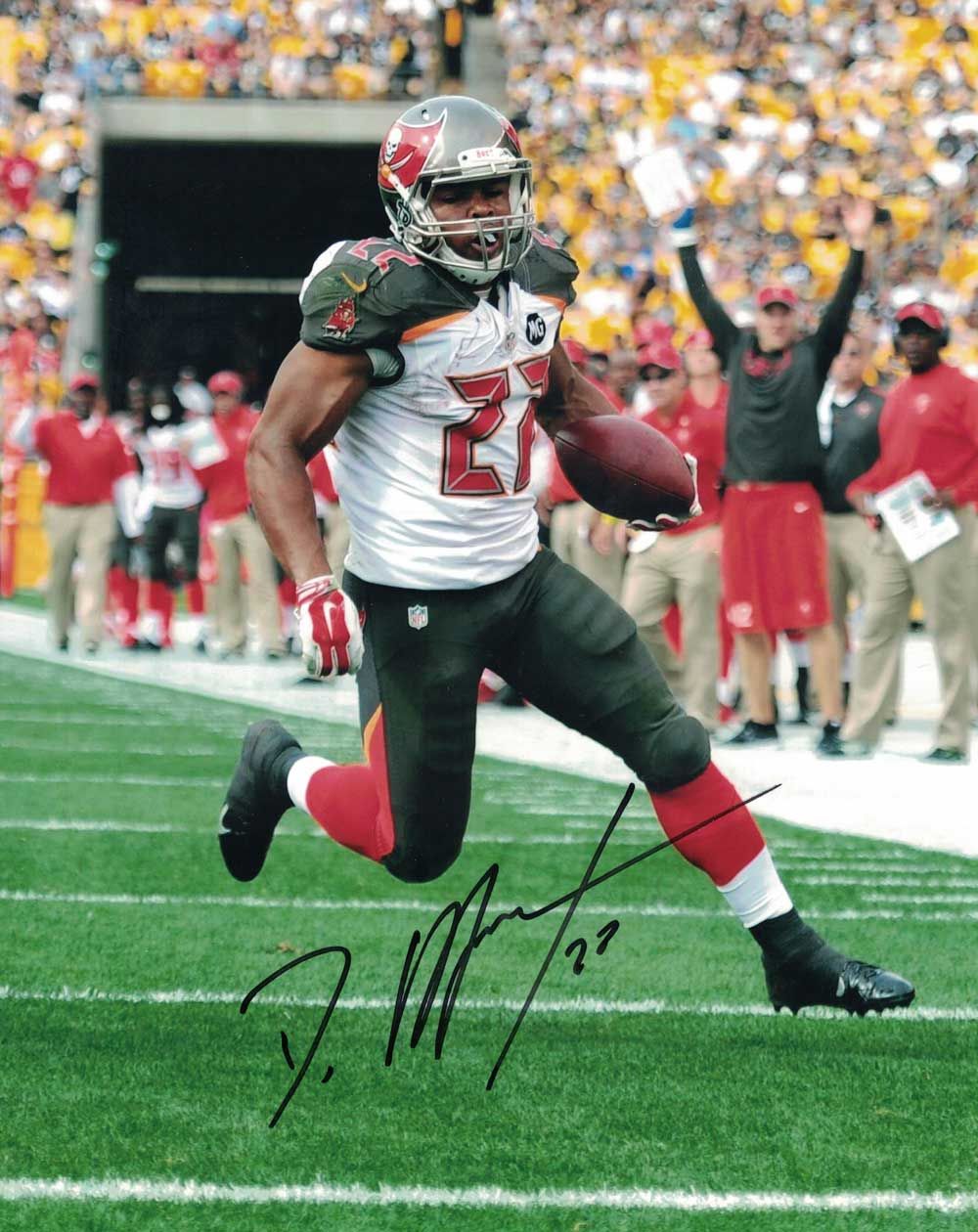 Doug Martin Autographed/Signed Tampa Bay Buccaneers 8x10 Photo