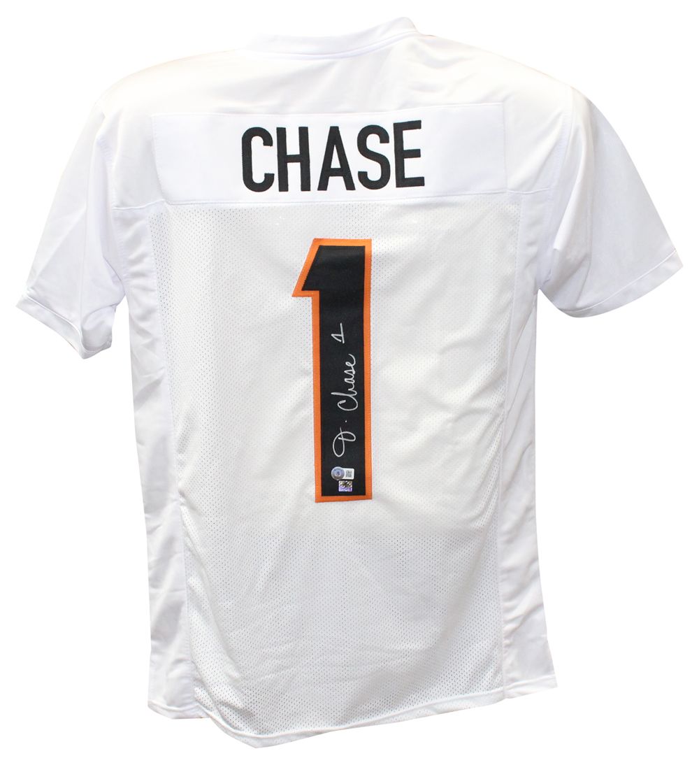Ja&#39;Marr Chase Autographed Cincinatti Bengals Pro Style White XL Jersey BAS