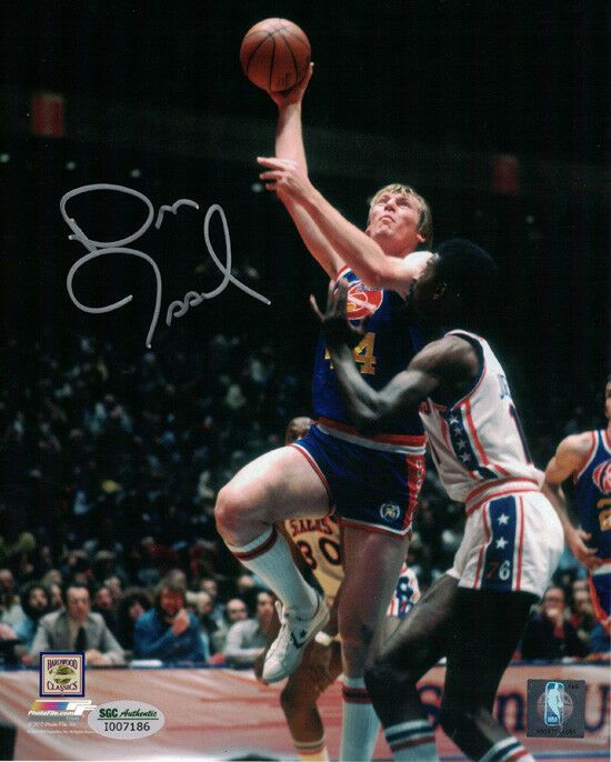 Dan Issel Autographed Denver Nuggets 8x10 Photo vs 76ers SGC