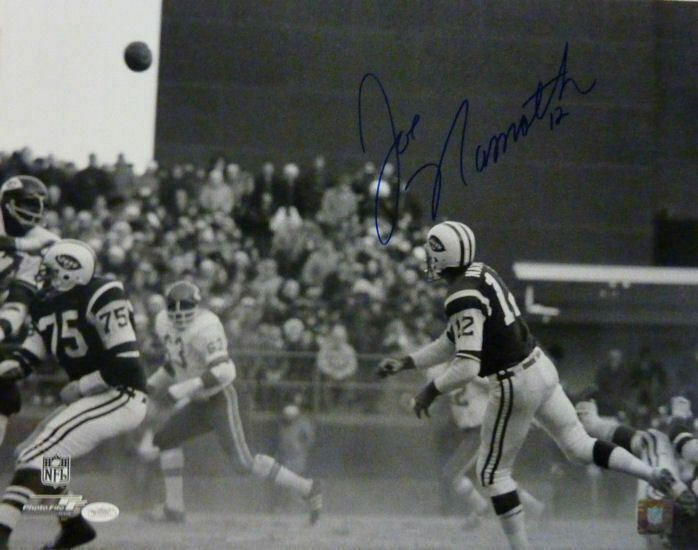 Joe Namath Autographed New York Jets Passing 16x20 Photo JSA