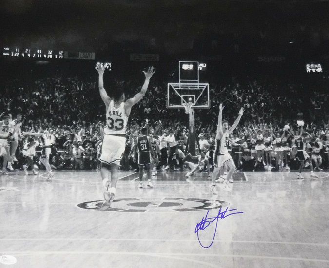 Christian Laettner Autographed Duke Blue Devils 16x20 Photo (B&amp;W) The Shot JSA
