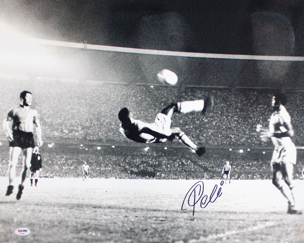 Pele Autographed/Signed Brazil Soccer 16x20 Photo PSA