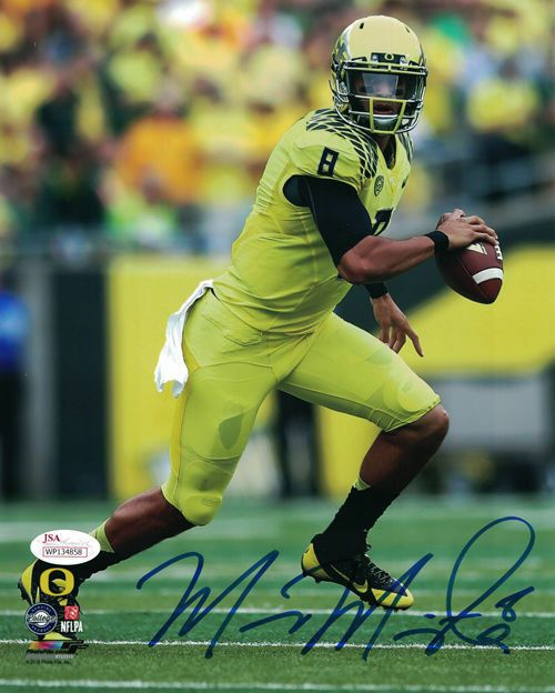 Marcus Mariota Autographed Oregon Ducks 8x10 Photo (Vert Solo) JSA