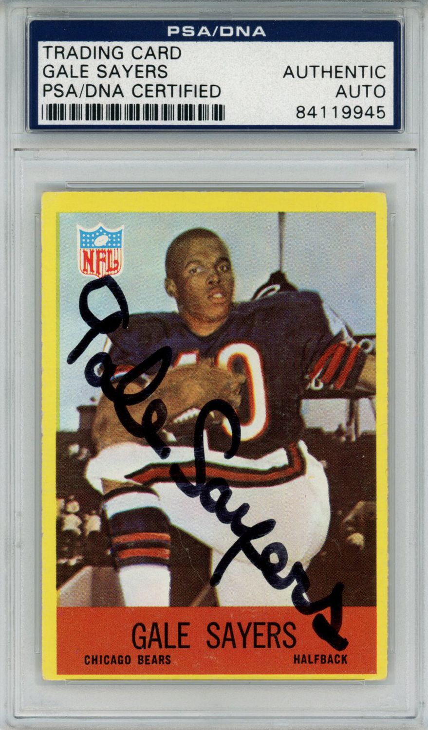 Gale Sayers Signed 1967 Philadelphia #35 Trading Card PSA Slab