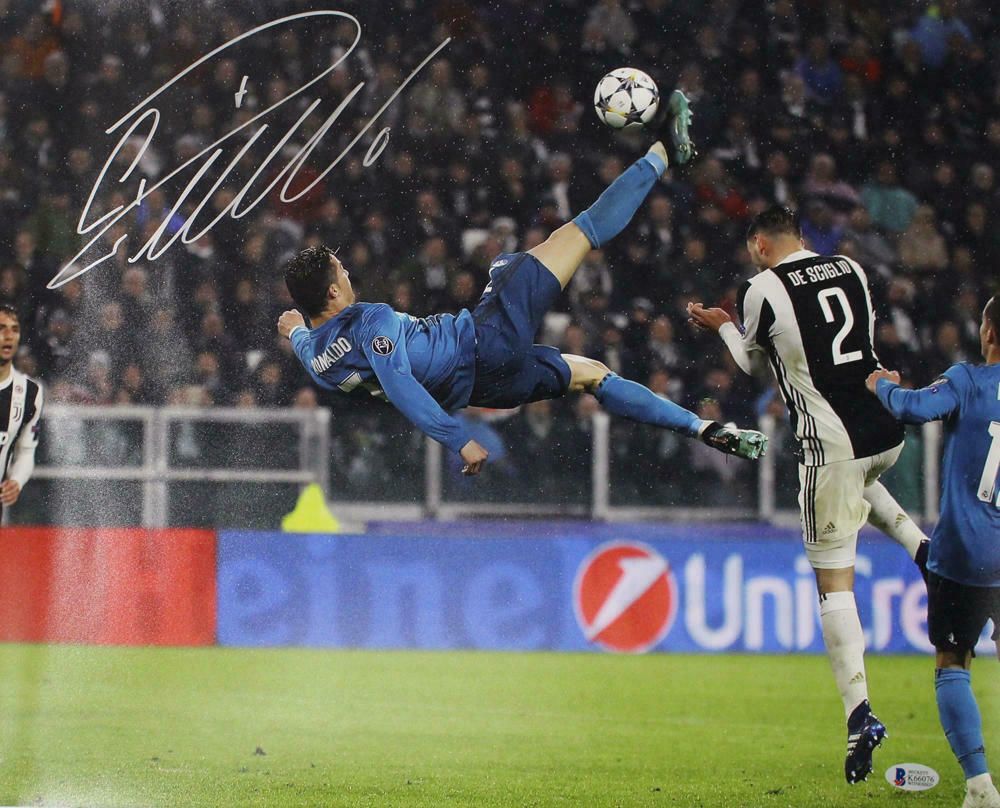 Cristiano Ronaldo Autographed Real Madrid 16x20 Photo BAS