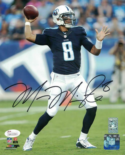 Marcus Mariota Autographed Oregon Ducks 8x10 Photo (Blue) JSA