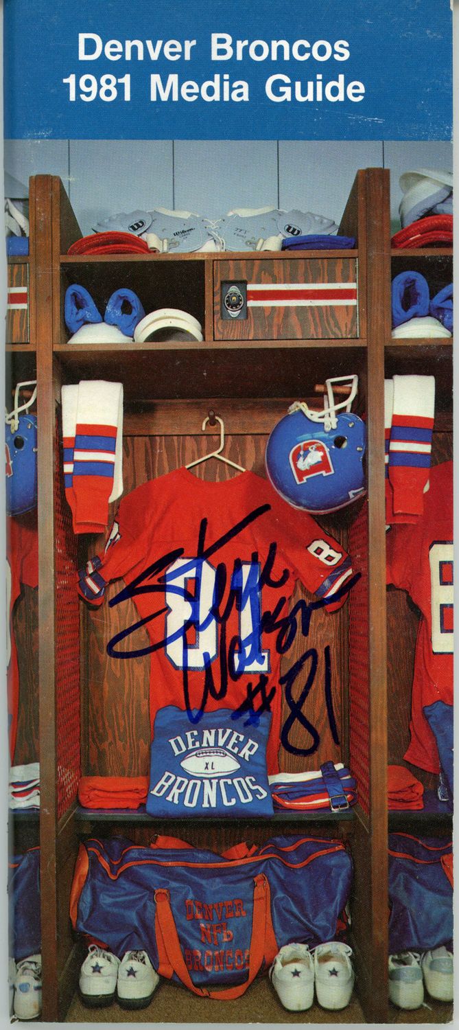 Steve Watson Autographed 1981 Denver Broncos Media Guide Beckett 44993