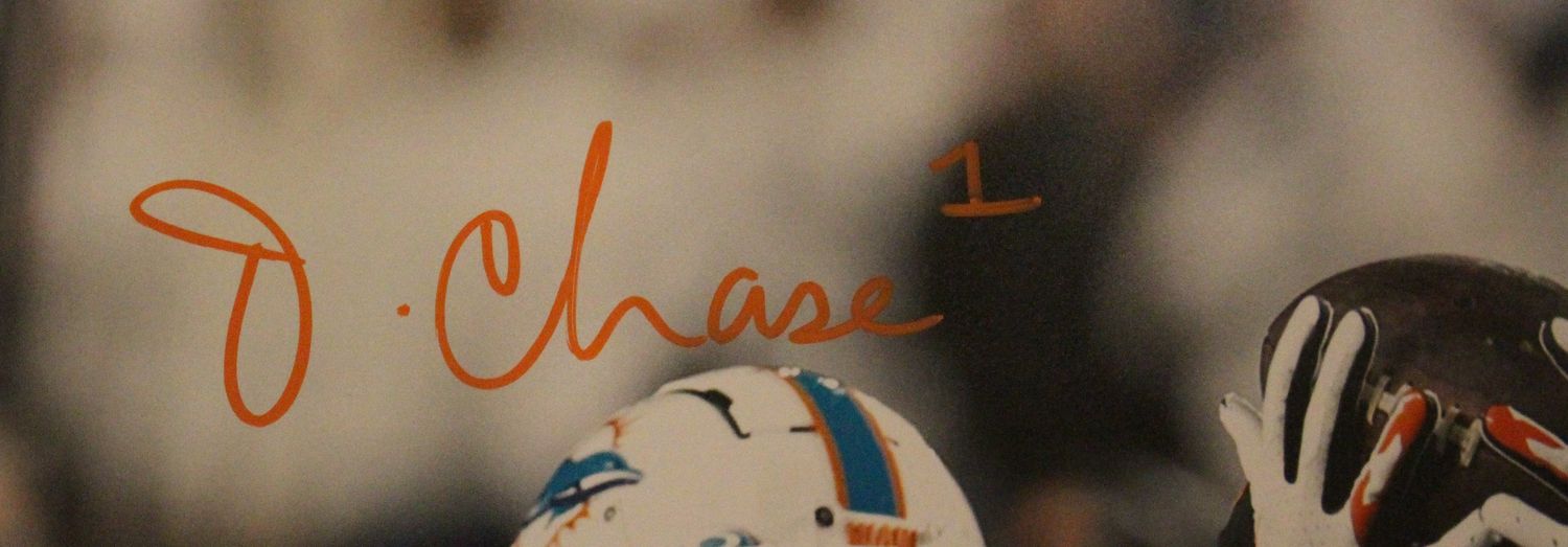 Ja&#39;Marr Chase Autographed Cincinnati Bengals 16x20 Photo Beckett 44093