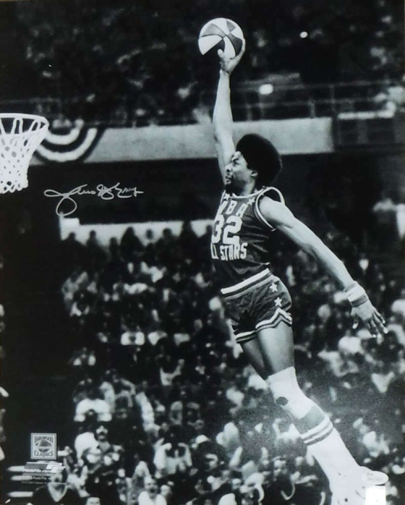 Julius Erving Autographed Philadelphia 76ers 16x20 Photo (B&amp;W) JSA