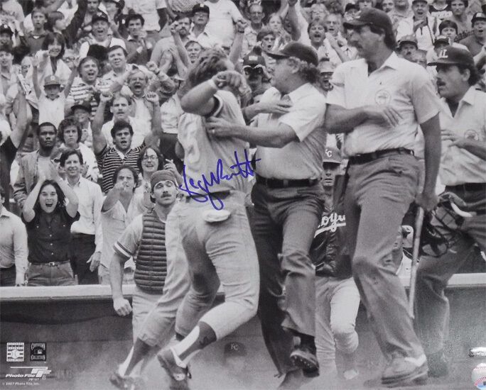George Brett Autographed Kansas City Royals 16x20 Photo (Fight) 14402 Bec