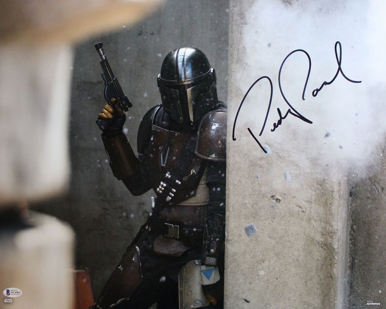 Pedro Pascal Autographed The Mandalorian 16x20 Photo Star Wars BAS PF