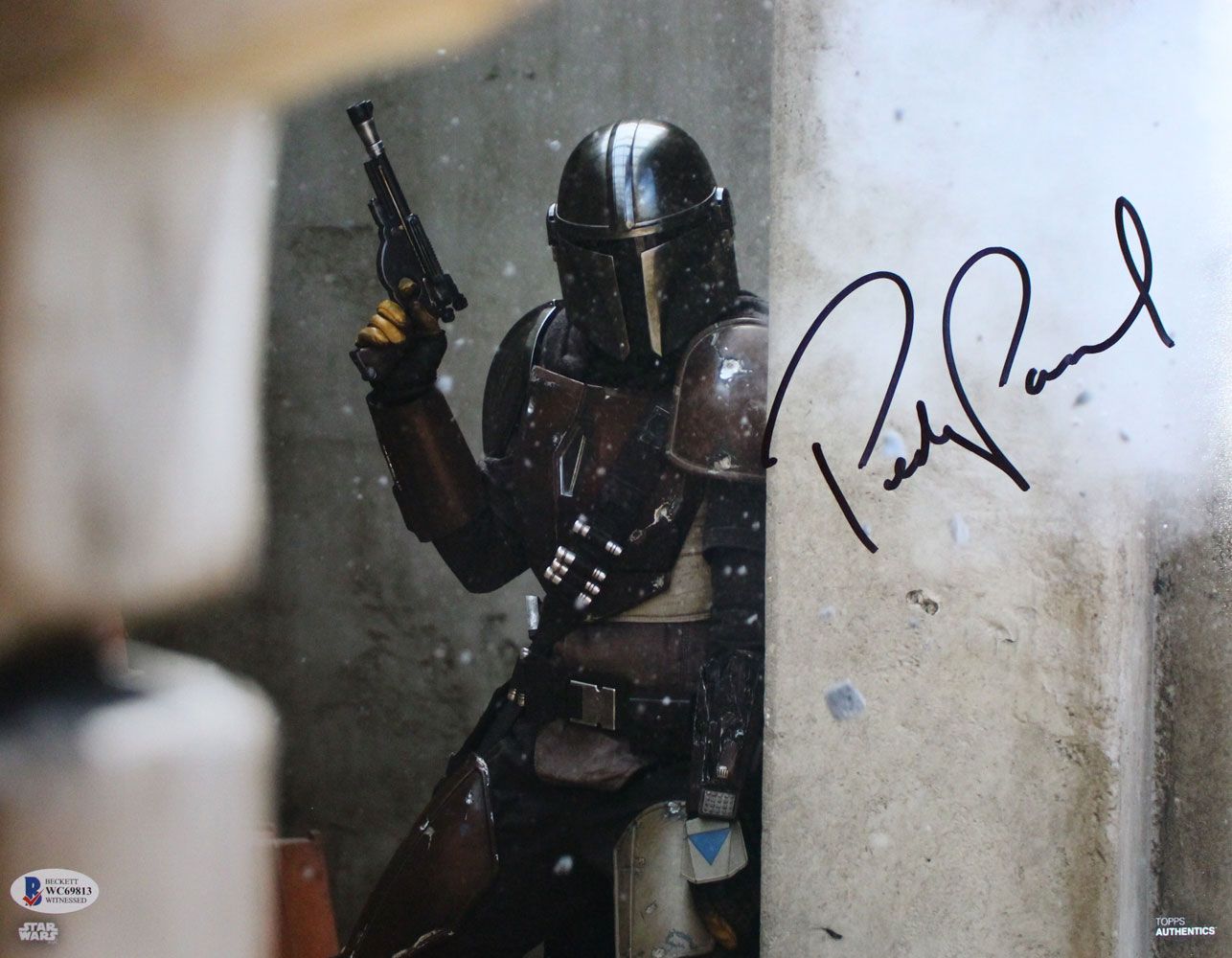 Pedro Pascal Autographed The Mandalorian 11x14 Photo Star Wars BAS PF