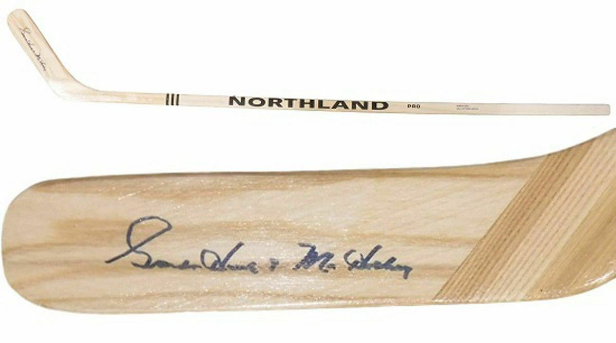 Gordies Howe Autographed Detroit Red Wings Northland Hockey Stick PSA/DNA