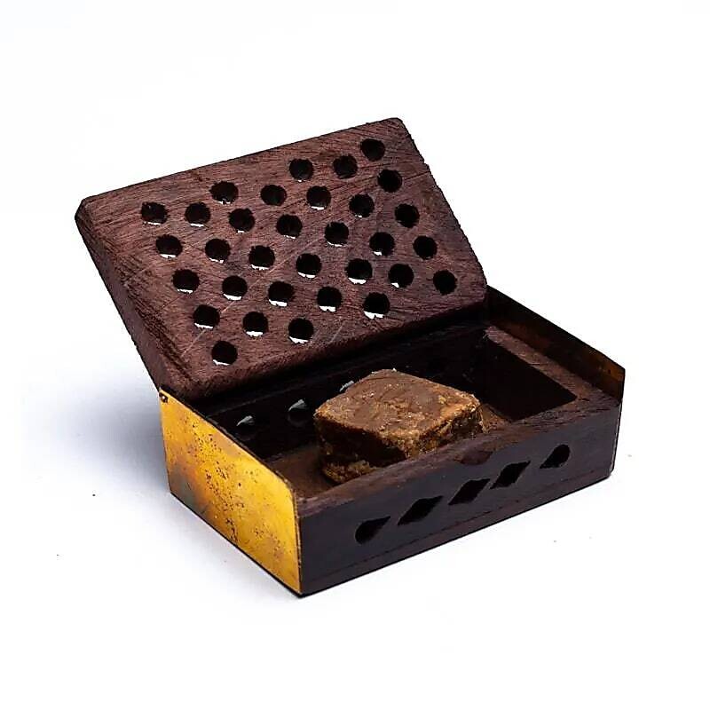 Houten doosje met Nag Champa amber hars wierook, 6x4 cm