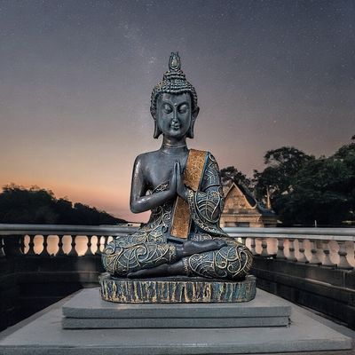 Boeddha in gebed beeld