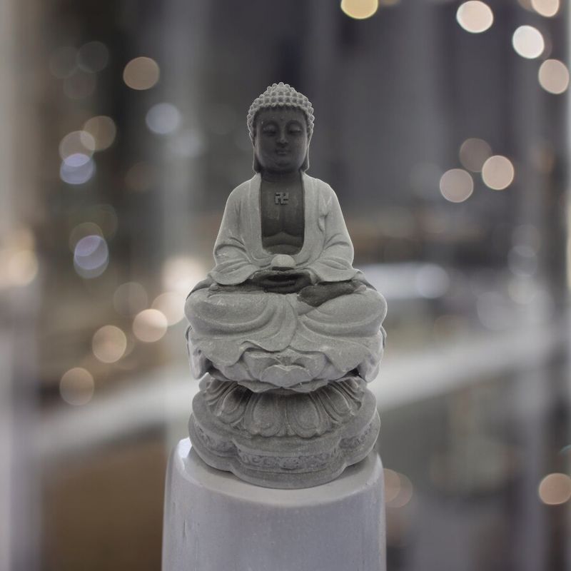 Thaise boeddha op lotus