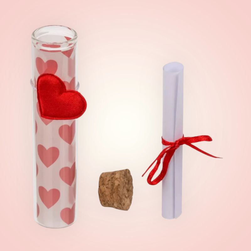LOVE boodschap in een glazen flesje, voeg dit bij je cadeautje