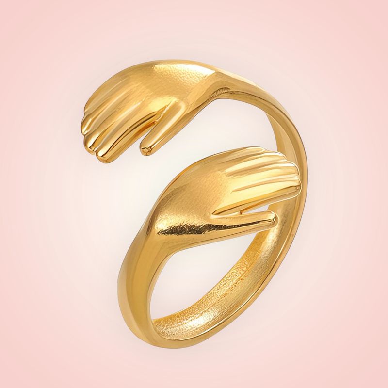 Ring met een HUG 18 K gold plated Stainless Steel
