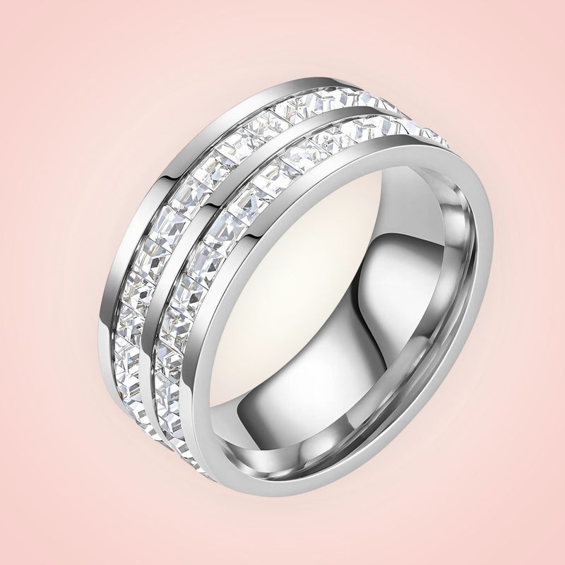Ring met heel veel cubic zirconia&#39;s,  RVS