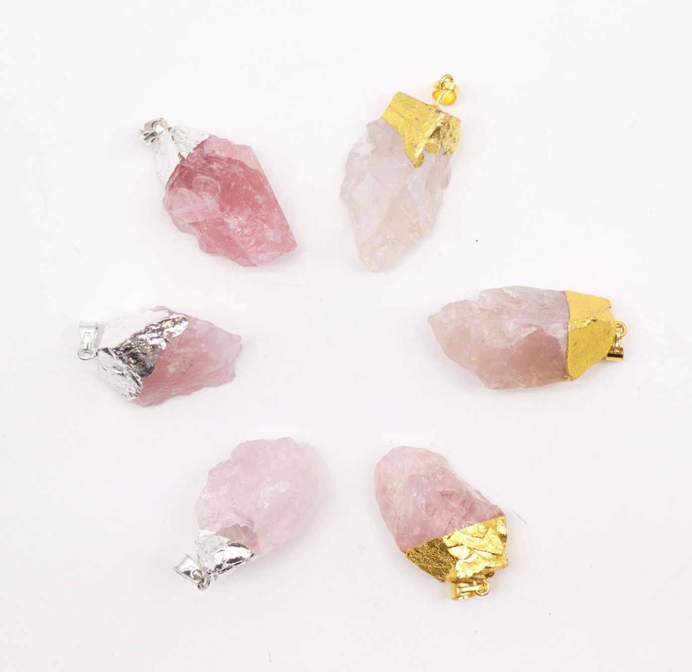 Rozenkwarts hanger in goud of zilverkleurige vatting