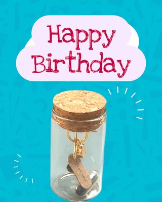 Glazen flesje met label "FOR YOU" en capsule met briefje Glazen flesje met label "FOR YOU" en capsule met briefje