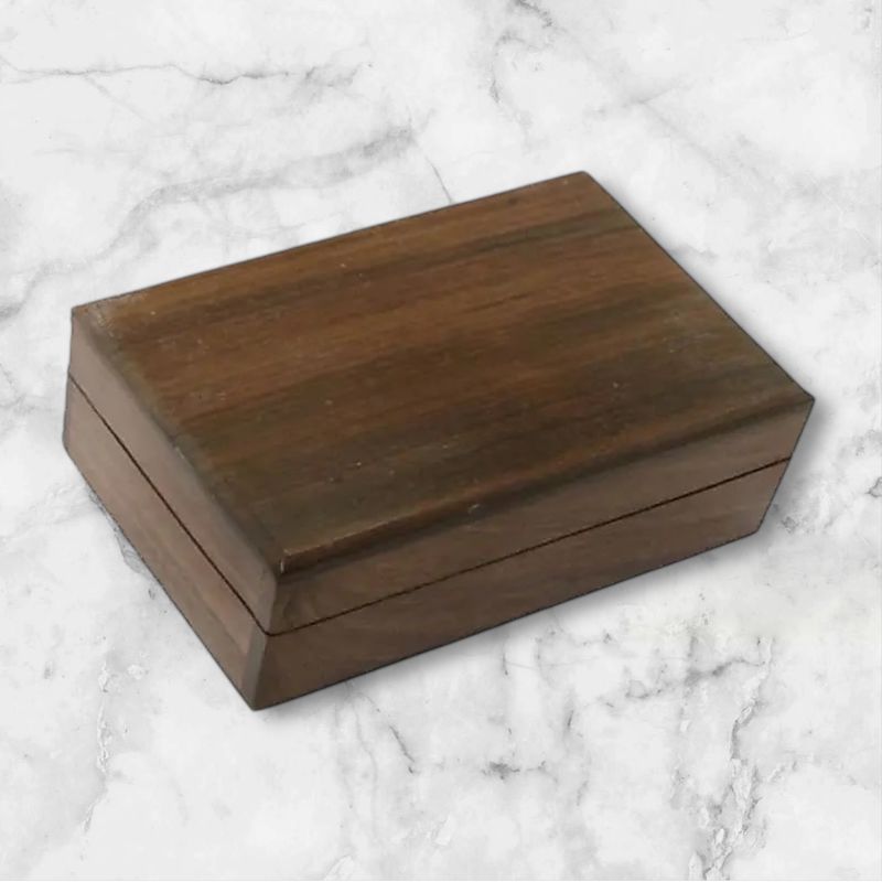 Mooie gladde houten box voor Tarot karten of andere leuke spulletjes